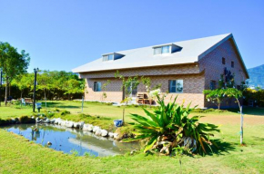 Отель Red Crown Jacana B&B  Тайдун